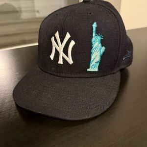 New York Yankees Dark Navy Fitted Baseball Cap